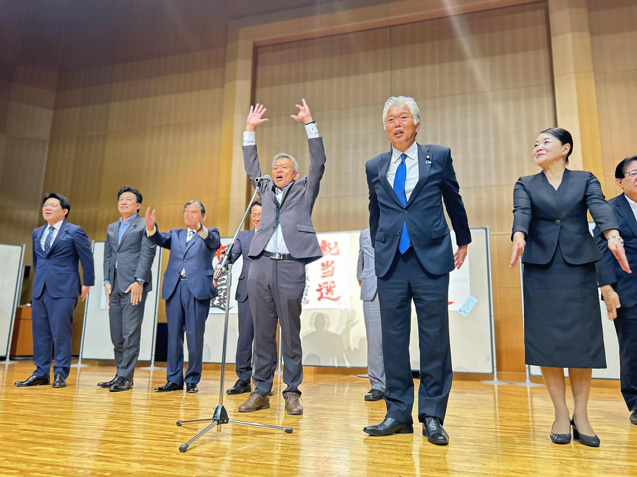 お銚子 銀製品 参議院議員功労賞品 お銚子 銀製品 参議院議員功労賞品 -